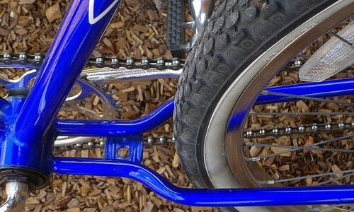 Krylon Blue Bicycle Frame | Daniel Oines | https://www.flickr.com/photos/dno1967b/5793236878/sizes/m/in/photostream/ via Creative Commons