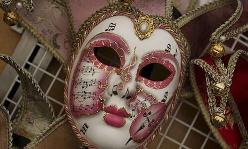 diy paper mache mask (https://www.flickr.com/photos/nickallen/) | Creative Commons