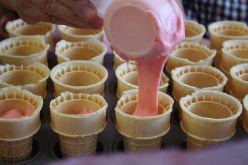 “Pink cupcake ice cream cones”| by timlewisnm (https://farm5.staticflickr.com/4077/4745403936_27145f3503.jpg) via Creative Commons