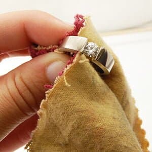 How to Clean and Polish Your Jewelry