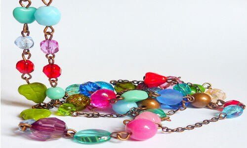 Beaded necklace by Jana Sagatova https://www.flickr.com/photos/janasagatova/4657146311/ via Creative Commons